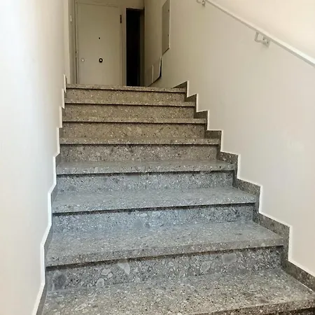 House דירה